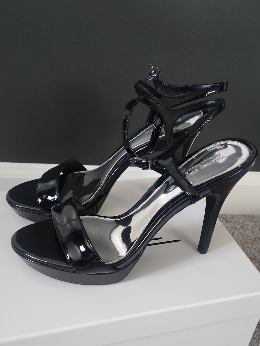 Gianni Bini Black Patent Heels Size 7